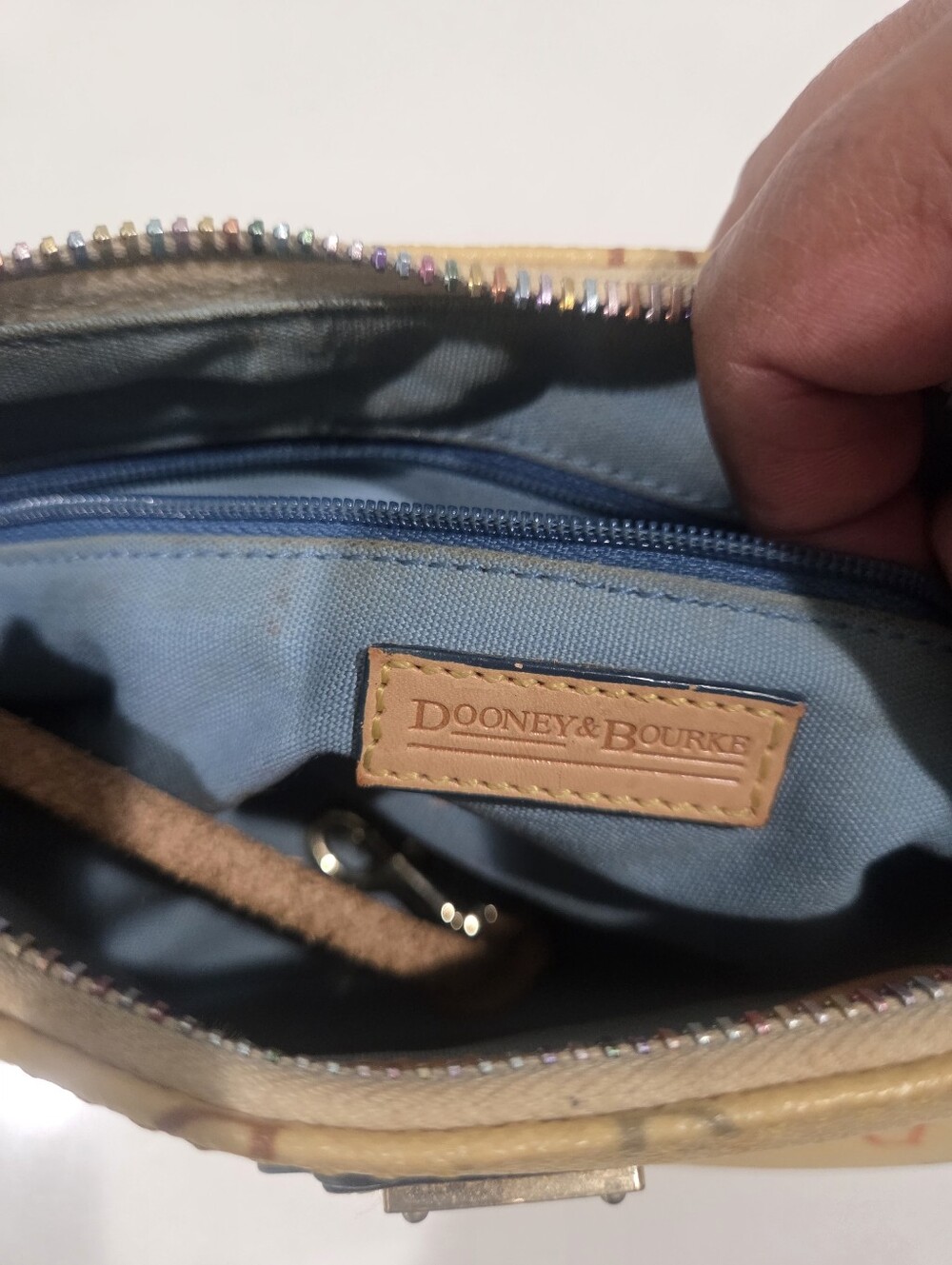 Dooney & Bourke Cream Multicolor Signature DB Logo Shoulder Bag with Tan Y2K. - Picture 4 of 16